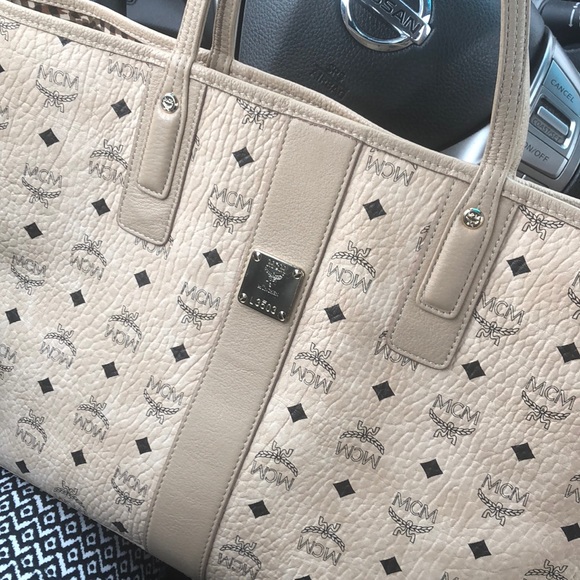 MCM Liz Reversible Medium Visetos Tote Bag - Picture 2 of 5